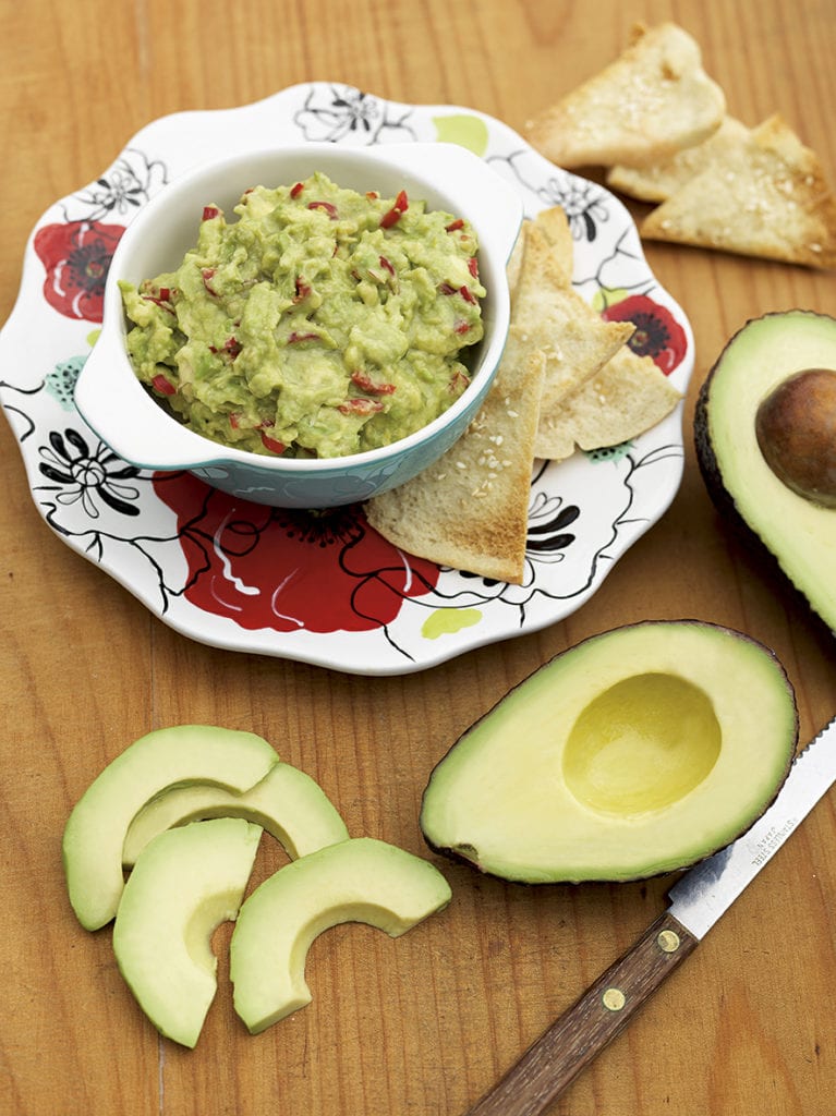 Pita Crisps with Chunky Guacamole Chicken